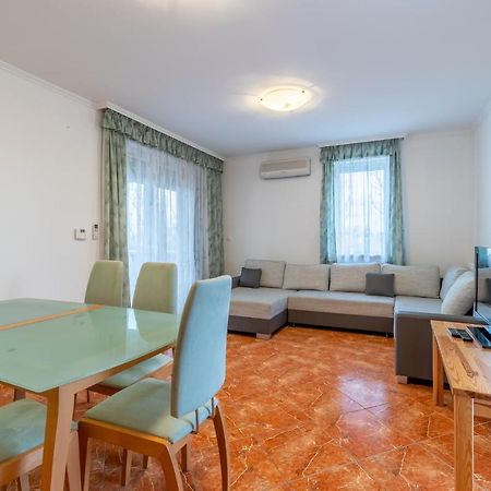 Egyuett A Csalad II Apartman By Bltn Шиофок Экстерьер фото
