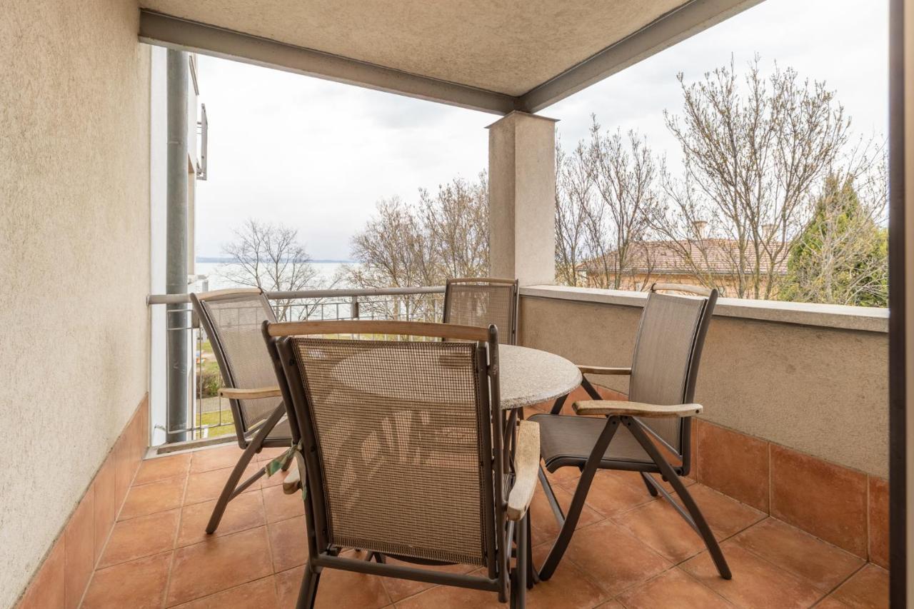 Egyuett A Csalad II Apartman By Bltn Шиофок Экстерьер фото